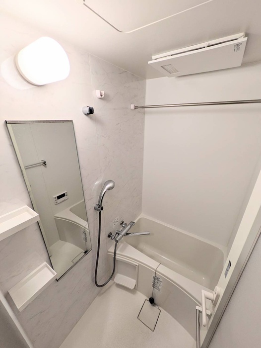 バス・シャワールーム　コンパクトで使いやすいお風呂です