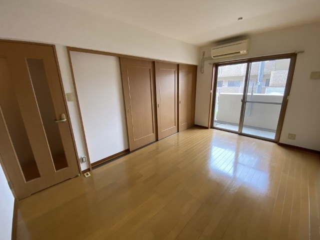 居室・リビング　※別室同じ間取りの写真。現況を優先します。