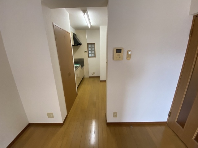 居室・リビング　※別室同じ間取りの写真。現況を優先します。