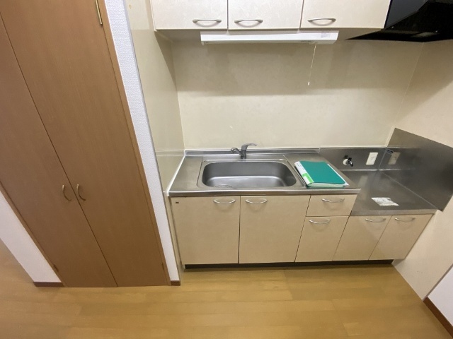 キッチン　※別室同じ間取りの写真。現況を優先します。