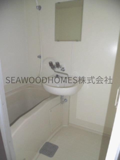 バス・シャワールーム　お風呂に洗面台も付いています☆