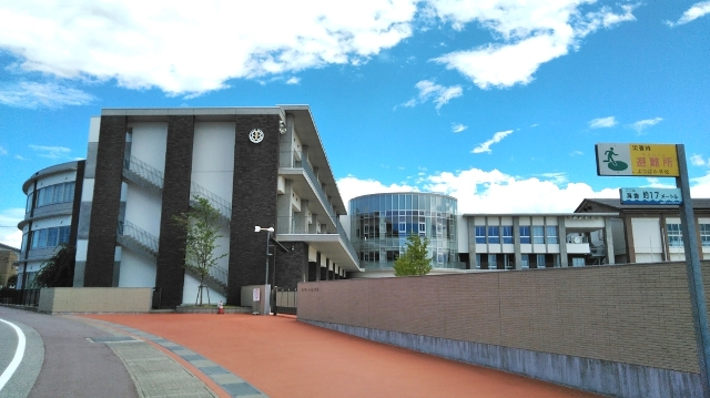 小学校　よつば小学校（小学校）まで1572m