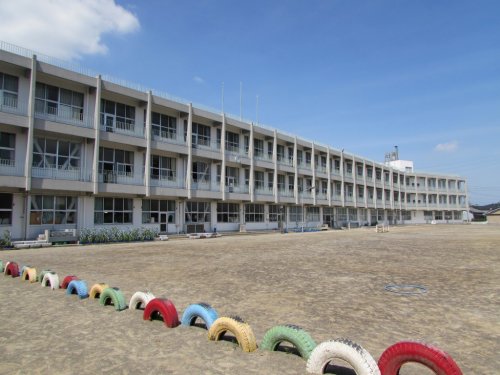 小学校　笠松町立下羽栗小学校（小学校）まで742m
