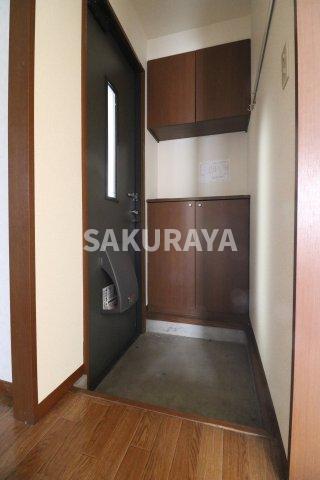 玄関　現況と異なる場合がございます。