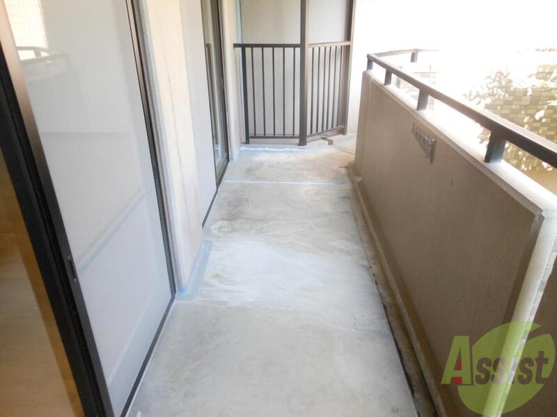 バルコニー　バルコニーも広いですよね