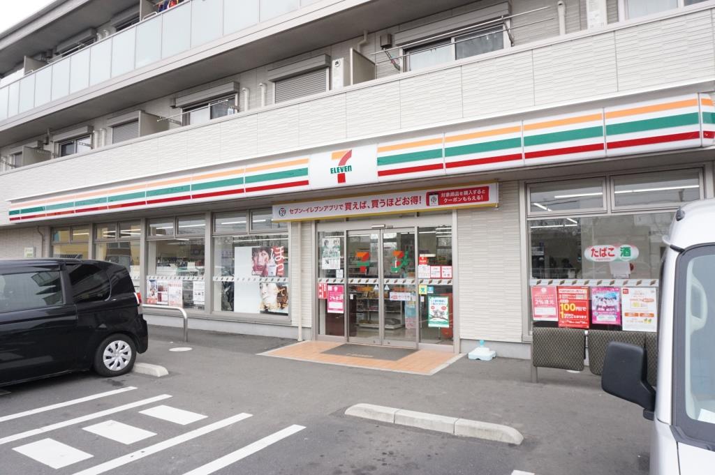 コンビニ　セブンイレブン 吉川さくら通り店（コンビニ）まで376m
