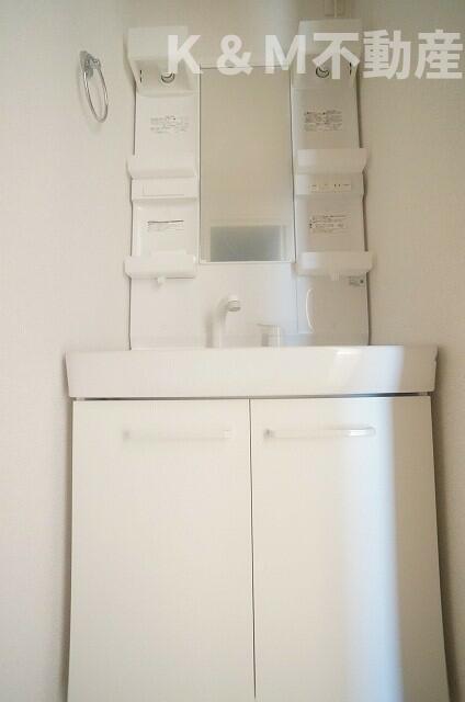 洗面設備　スペースが確保できる洗面所です