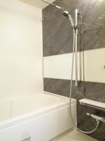 バス・シャワールーム　コンパクトで使いやすいお風呂です