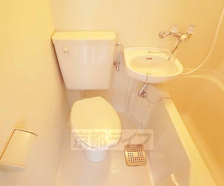 トイレ　清潔感のある水廻りです。