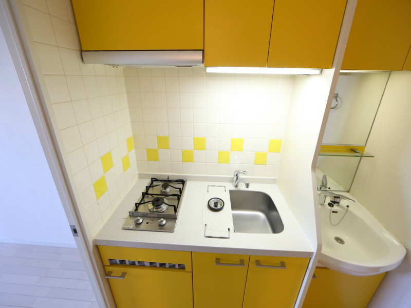 キッチン　システムキッチン（ガス2口・ミニ冷蔵庫付）家電ご用意できます