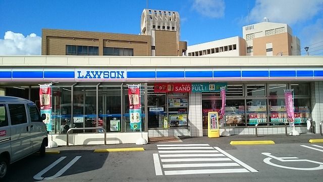 コンビニ　ローソン宜野湾二丁目店（コンビニ）まで700m