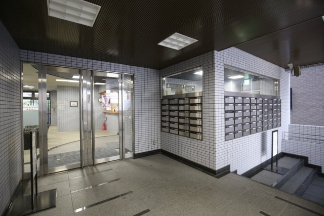 エントランス　ゆとりのあるエントランスです