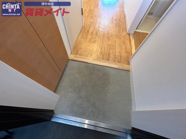 玄関　別部屋同型参照