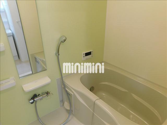 バス・シャワールーム　追い焚きバス、浴室乾燥機付き