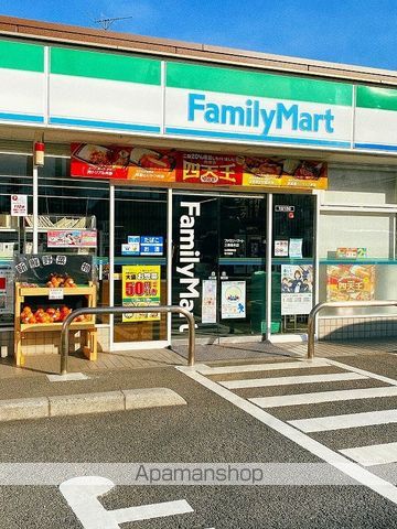 コンビニ　ファミリーマート（コンビニ）まで705m