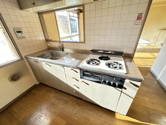 キッチン　別部屋参考写真です。リフォーム前のお部屋です