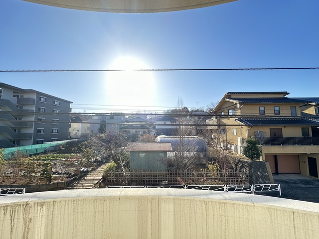 バルコニー　別部屋参考写真です。リフォーム前のお部屋です