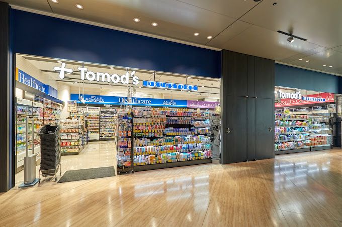 ドラックストア　トモズ 虎ノ門ヒルズ森タワー店（ドラッグストア）まで162m