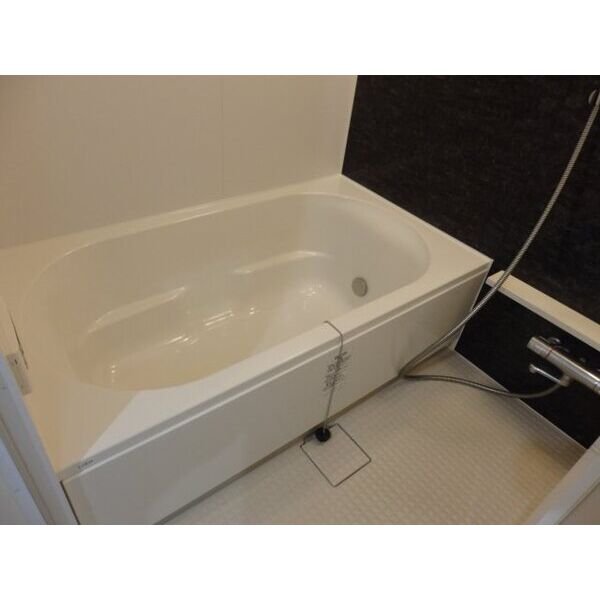 バス・シャワールーム　写真は２ＬＤＫタイプです。実際とは異なります。