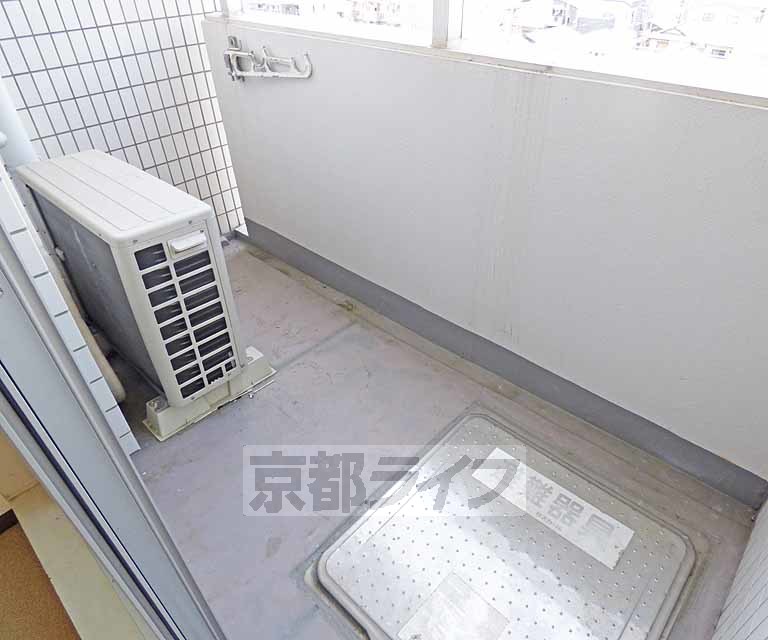 バルコニー　広々としたバルコニーです。