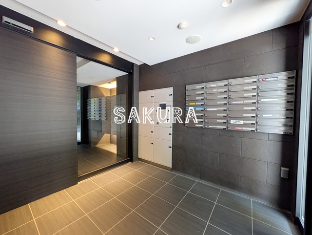 エントランス　重厚感のある建物デザイン♪