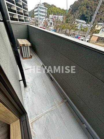 バルコニー　同物件の別号室の写真となります。現状を優先します。