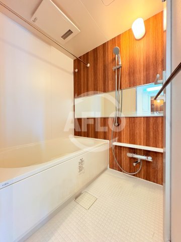 バス・シャワールーム　Cinq Stelle　浴室