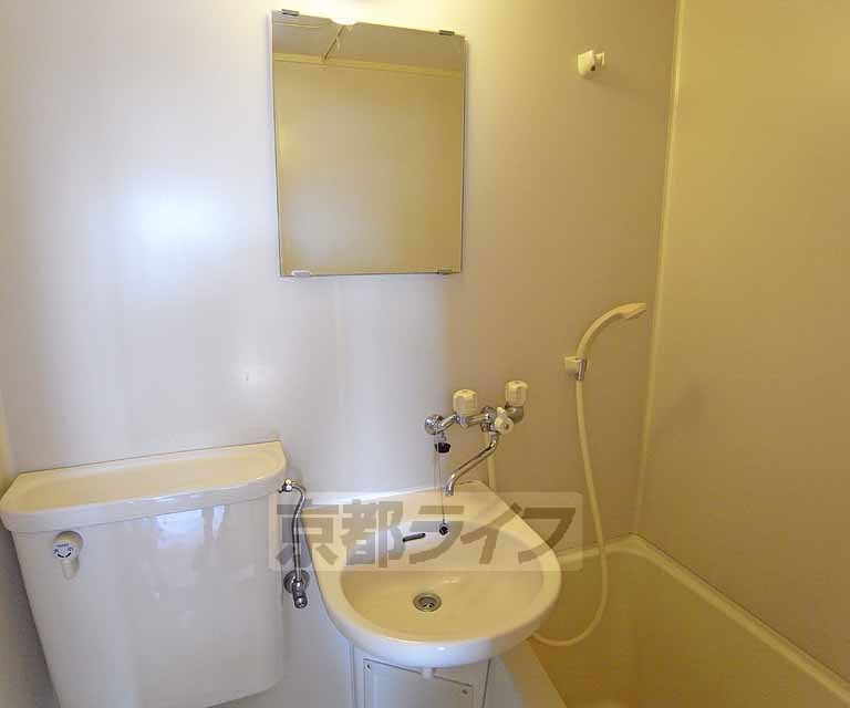 洗面設備　プチ洗面台がついています。