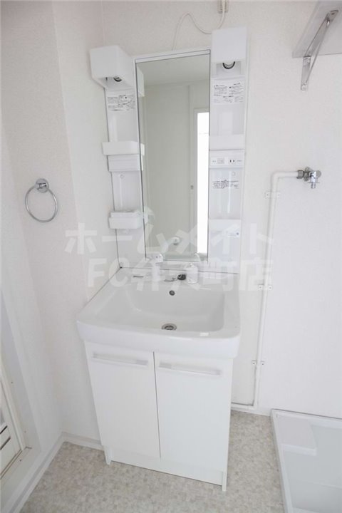 洗面設備　コンパクトで使いやすい洗面所