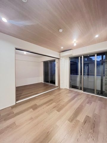 居室・リビング　明るいお部屋ですね♪