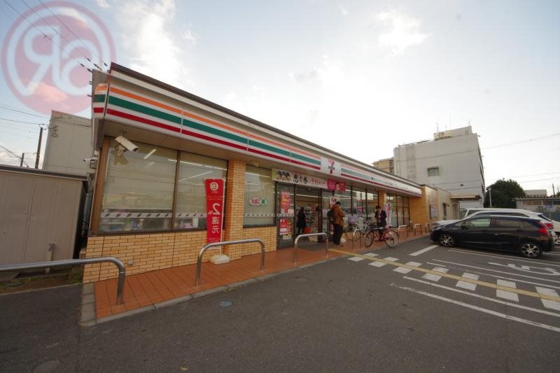 コンビニ　セブンイレブン東大阪菱屋東2丁目店（コンビニ）まで297m