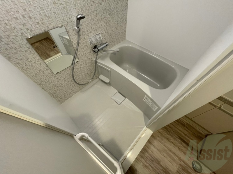 バス・シャワールーム　バスルームはこちらです。広々としてゆったり休めます。