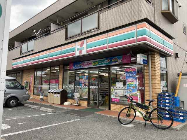 コンビニ　セブンイレブン（コンビニ）まで477m