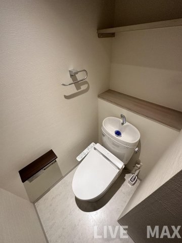 トイレ　温水洗浄便座付きです！