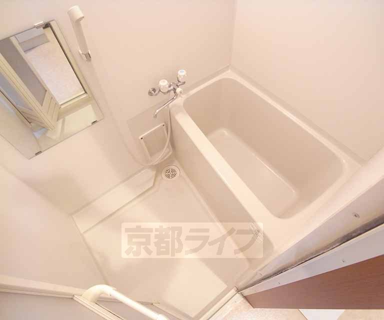 バス・シャワールーム　バスルームです。