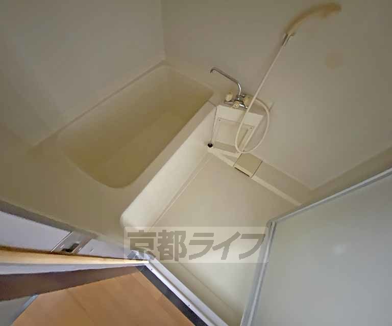 バス・シャワールーム　スッキリとしたお掃除しやすい浴室です。