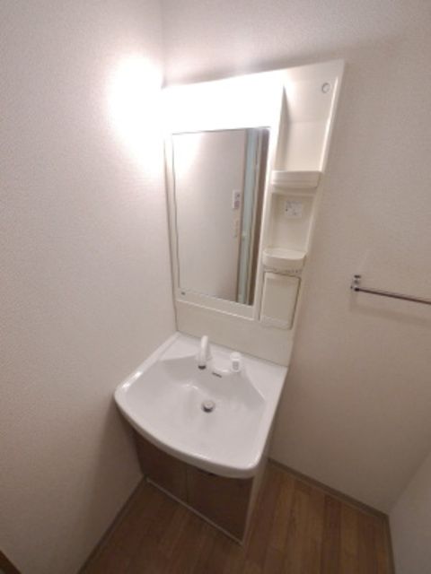 洗面設備　★朝の身支度の便利な独立洗面台です★