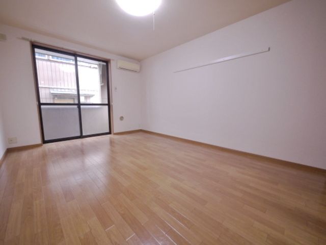 居室・リビング　★9.7帖の洋室です★