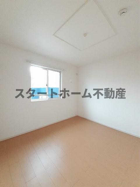 その他部屋・スペース　広くて明るい寝室