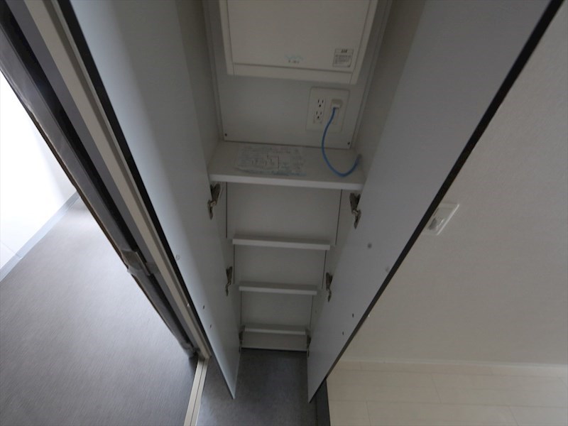 玄関　玄関　シューズボックス付