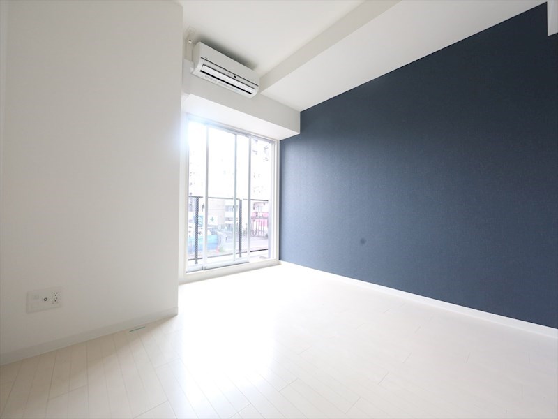 バルコニー　洋室6.8帖　2面採光　エアコン完備　南面バルコニー