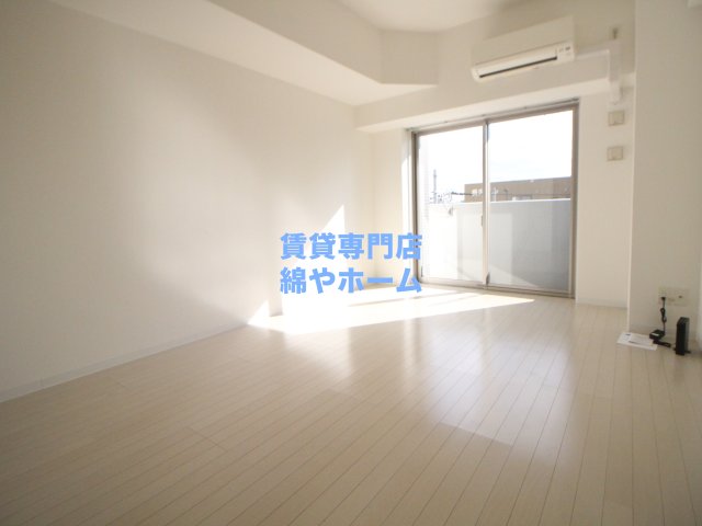 居室・リビング　明るい洋室です