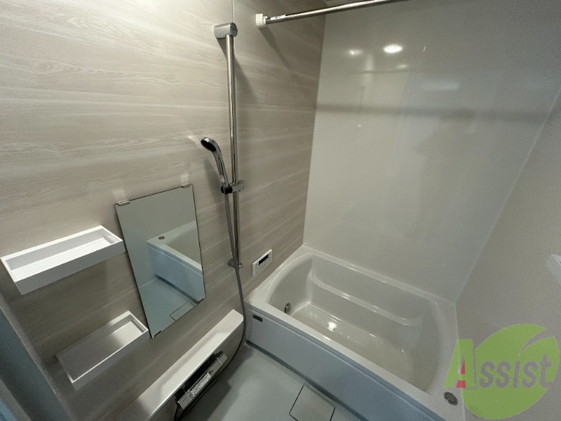 バス・シャワールーム　浴室は狭すぎず、シャワーも浴びやすそうです。