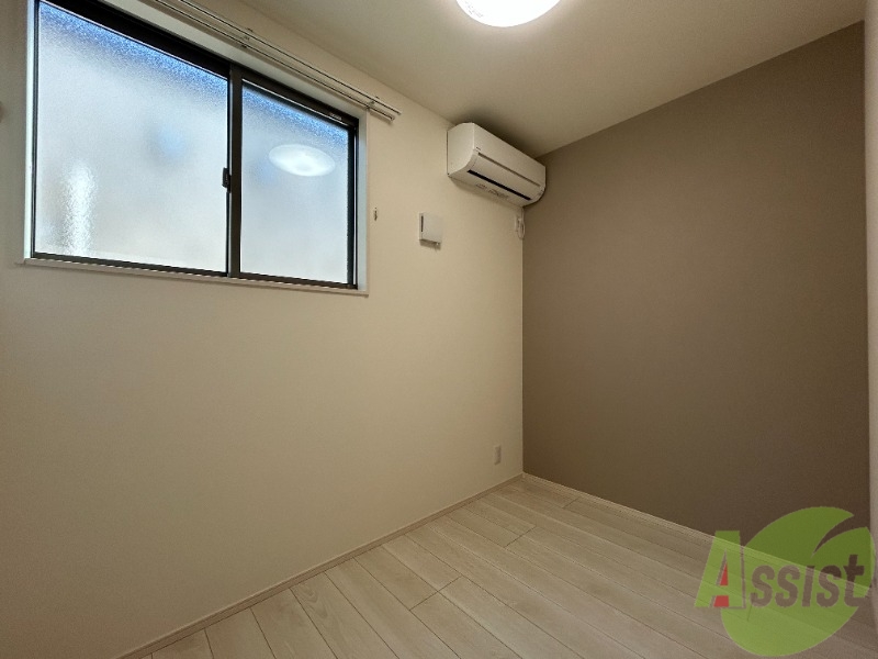 その他部屋・スペース　寝室になりそうな洋室です。シンプルで落ち着きますね。