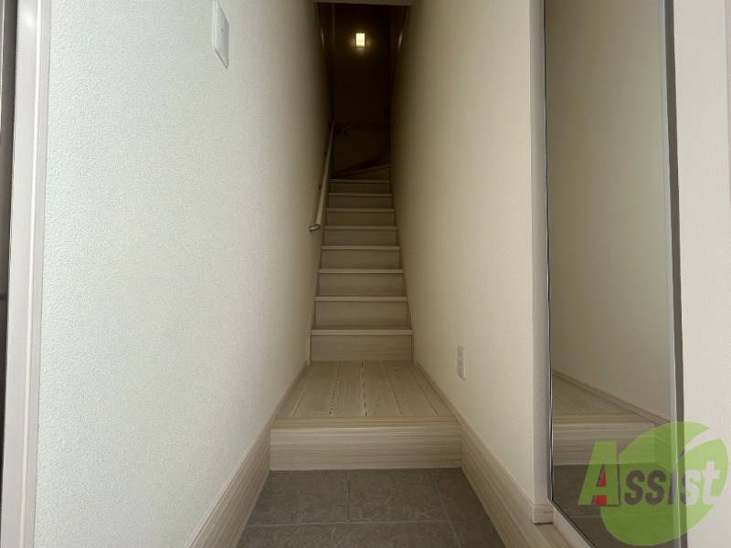 玄関　玄関から撮影しました。明るい印象ですね。