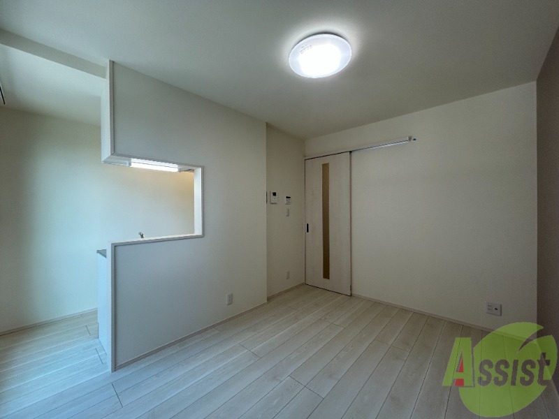 居室・リビング　８．２帖のＬＤＫです。広々としてきれいですね。