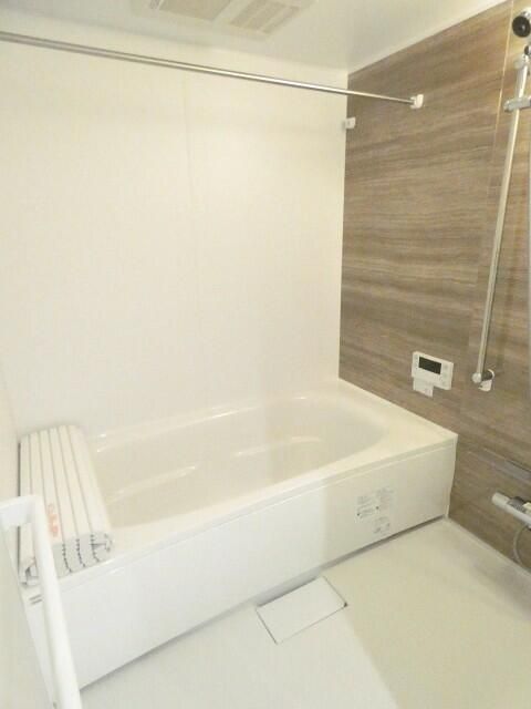 バス・シャワールーム　コンパクトで使いやすいお風呂です