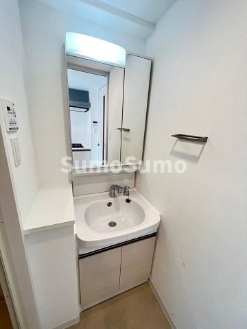 洗面設備　スペースが確保できる洗面所です