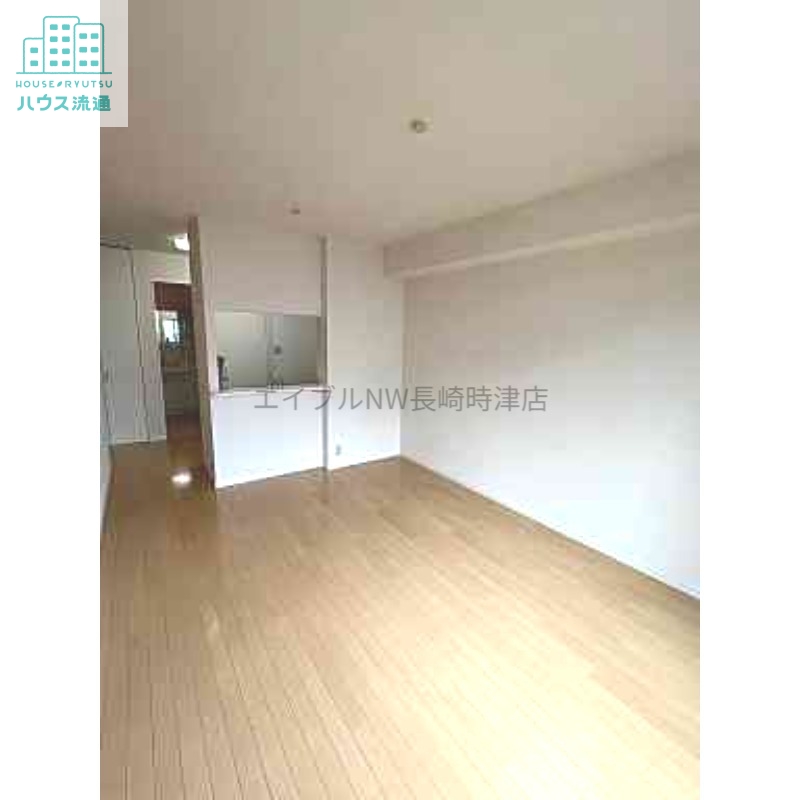 居室・リビング　※別号室の写真です。