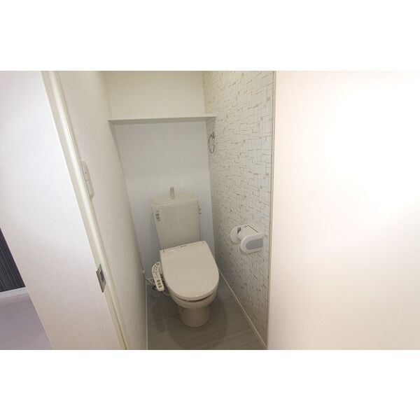 トイレ　同じシリーズタイプの室内写真となります